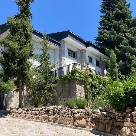 Los Cedros, Gran Chalet Con Piscina Y Apartamento En Navacerrada Exterior photo