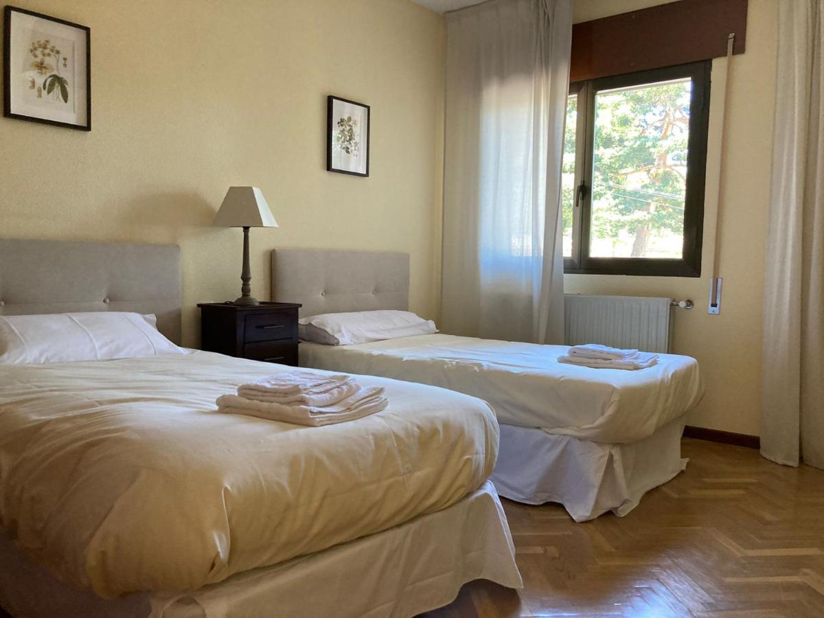 Los Cedros, Gran Chalet Con Piscina Y Apartamento En Navacerrada Exterior photo