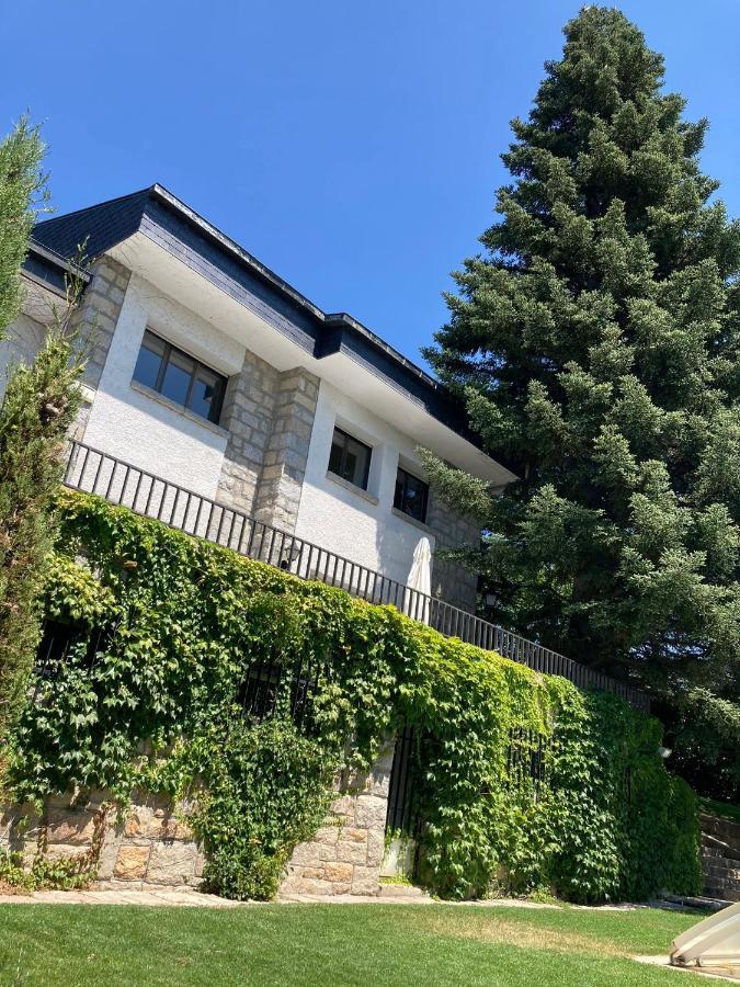 Los Cedros, Gran Chalet Con Piscina Y Apartamento En Navacerrada Exterior photo
