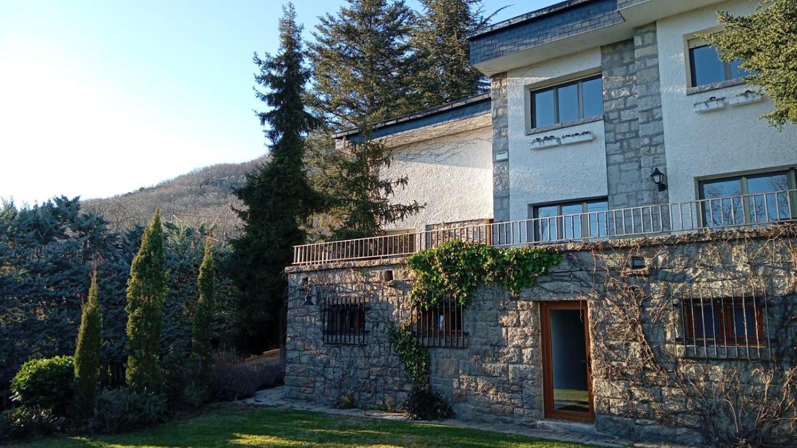 Los Cedros, Gran Chalet Con Piscina Y Apartamento En Navacerrada Exterior photo